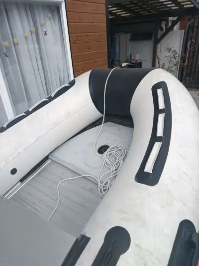 Bote inflable con remolque - miniatura 3