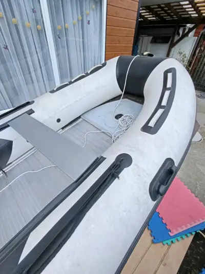 Bote inflable con remolque - miniatura 4