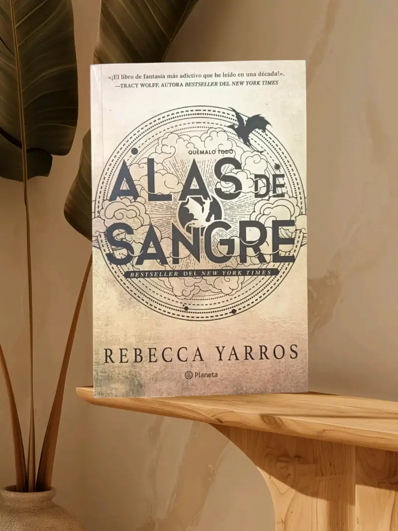 Libro 'Alas de Sangre' Rebecca Yarros