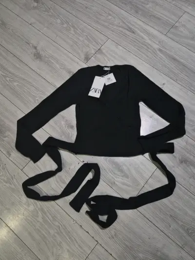 Top negro con lazo ZARA - miniatura 1