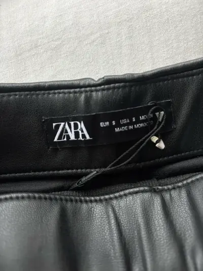 Falda  short eco cuero Zara talla S - miniatura 2