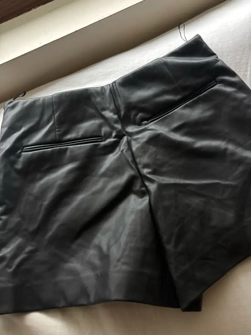 Falda  short eco cuero Zara talla S - 3