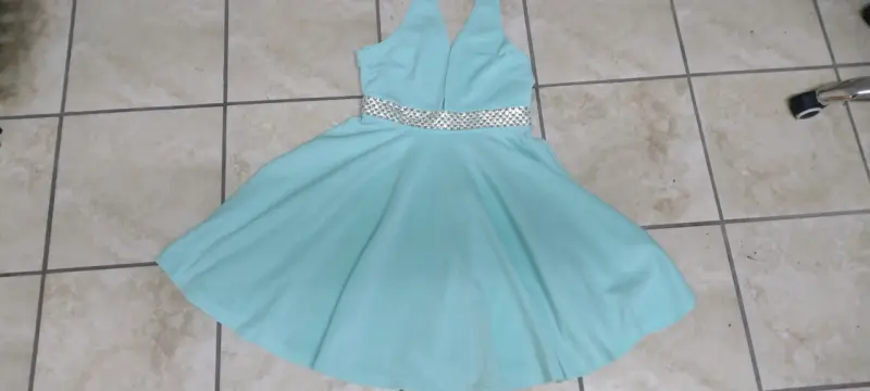 Vestido celeste con adorno plateado - 1