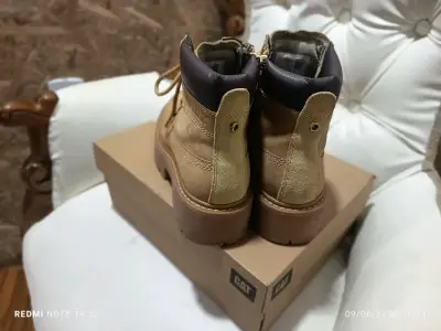 Botas CAT de cuero beige - miniatura 1
