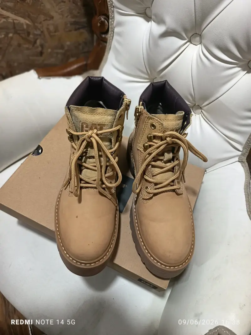 Botas CAT de cuero beige - 4