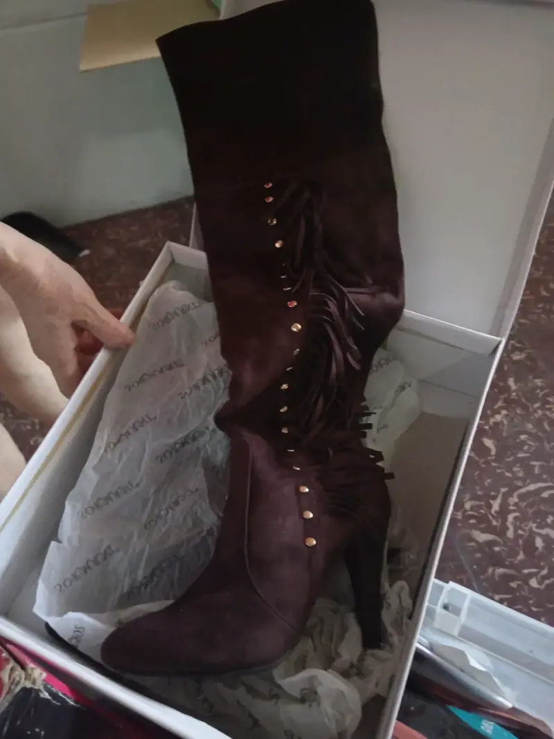 Botas altas marrones con flecos - 1