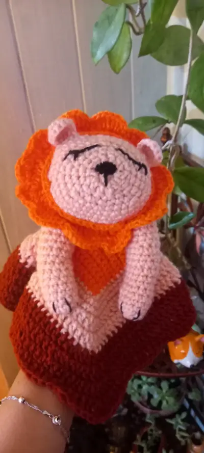 Peluche de apego  león mantita tejido a mano - miniatura 1