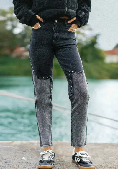 Jeans negros con tachas raindoor - miniatura 2