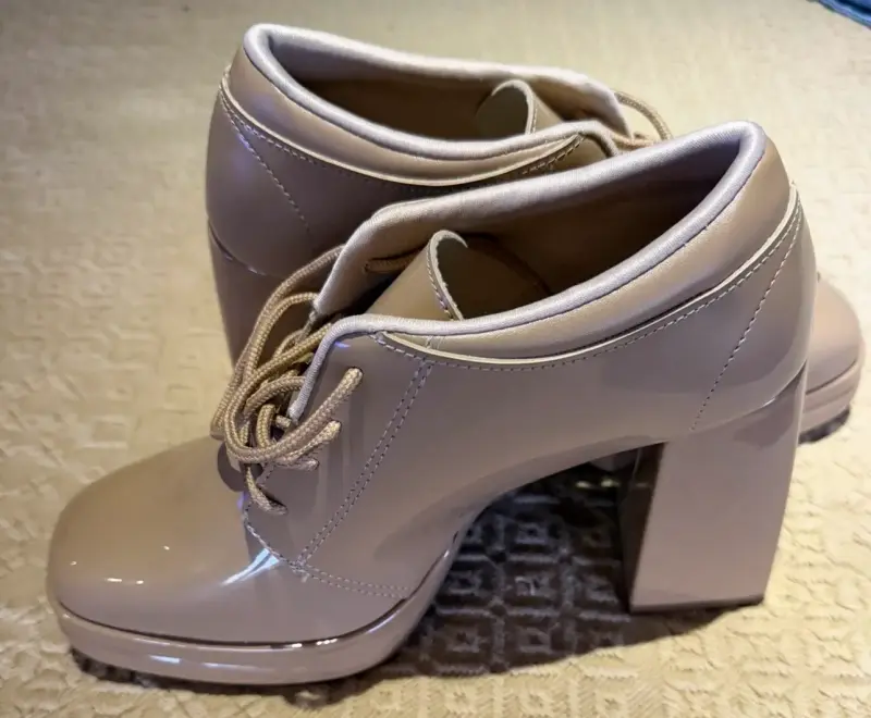 Zapatos de taco alto beige elegantes - 2