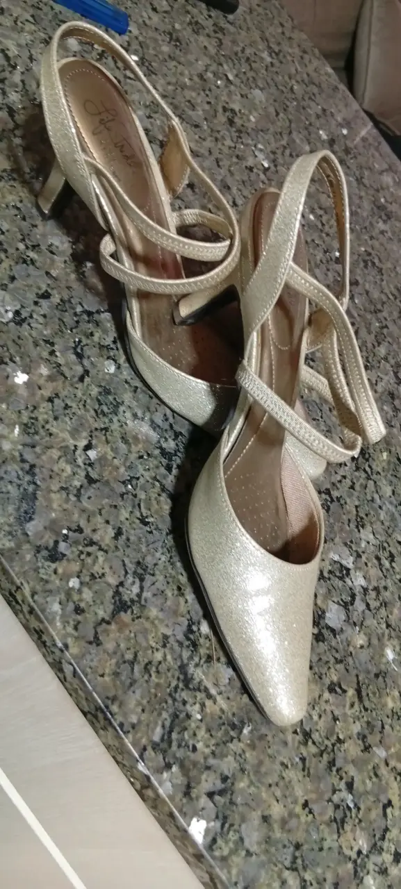 Tacones dorados brillantes - 2