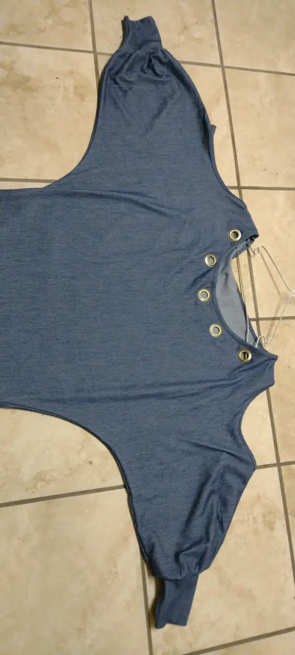 Vestido elásticado azul con ojales - 3