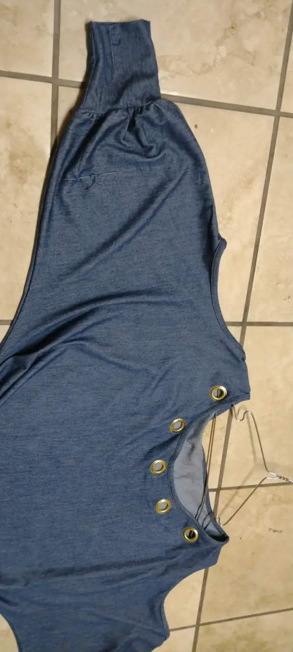 Vestido elásticado azul con ojales - 5