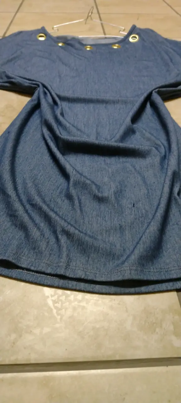 Vestido elásticado azul con ojales - 6