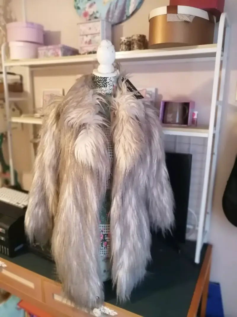 Abrigo peludo de moda - 5