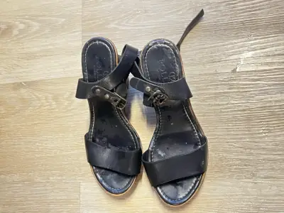 Sandalias negras de cuero - miniatura 1