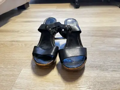 Sandalias negras de cuero - miniatura 2