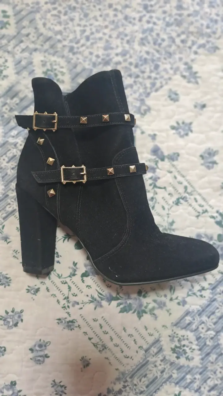 Botines negros con tachas - 2