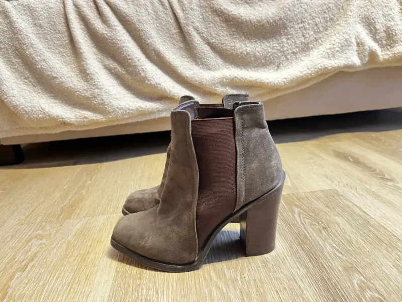 Botines de gamuza cafes - 1