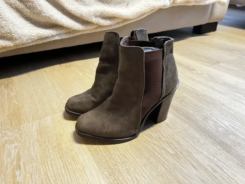 Botines de gamuza cafes - 2