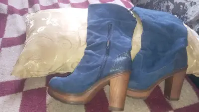 Botas altas azul con taco - miniatura 1