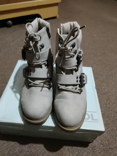Botines beige de cuero sintético - miniatura 1