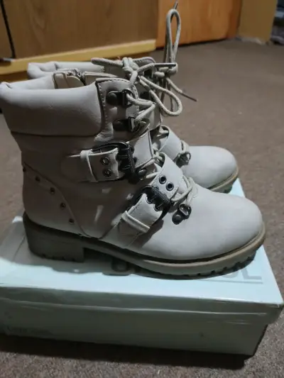 Botines beige de cuero sintético - miniatura 2