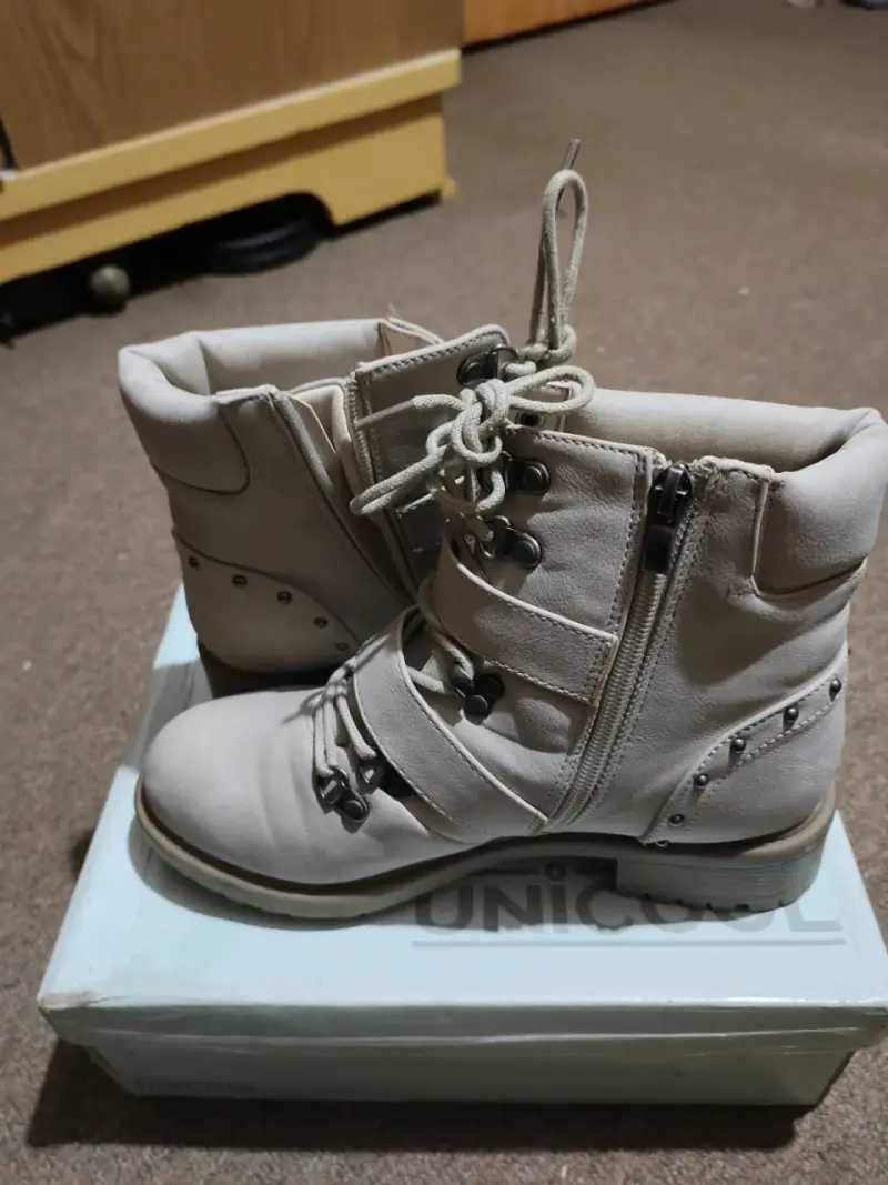Botines beige de cuero sintético - 3