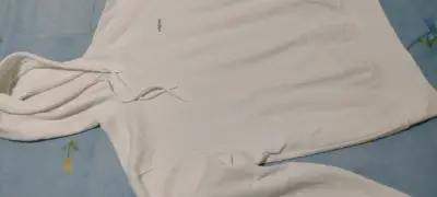 Polerón blanco con capucha - miniatura 4