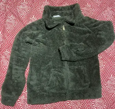 Abrigo acolchado beige con cuello peludo - miniatura 3