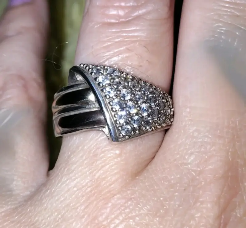 Anillo de plata con cristales