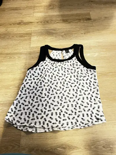 Polera sin mangas estampada - miniatura 1