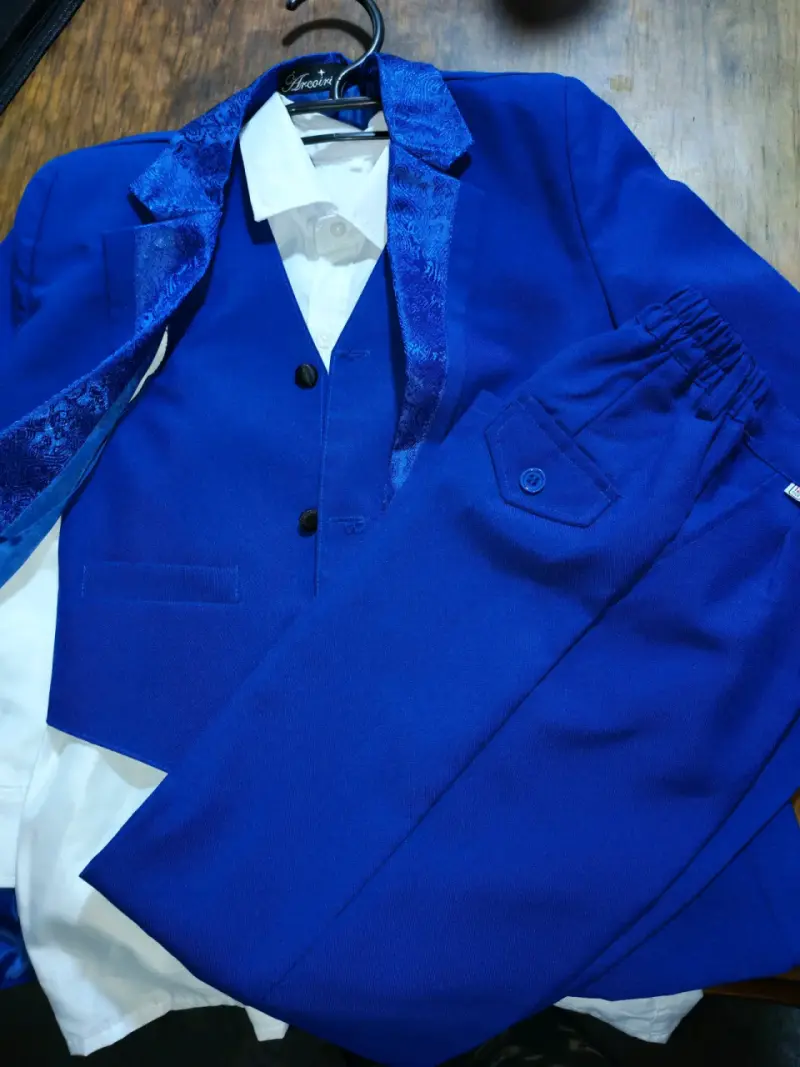 Traje formal azul con chaleco - 1