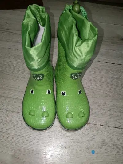 Botas verdes de lluvia infantiles - miniatura 1