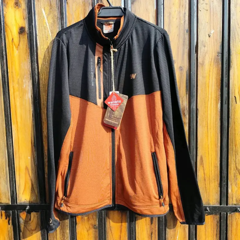 Chaqueta deportiva Warmfill negro y naranja - 1