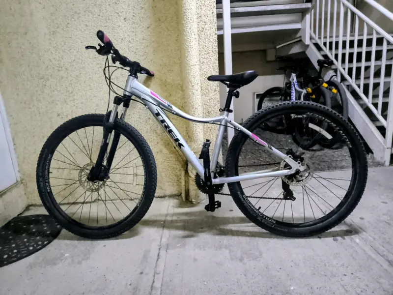 Bicicleta montaña Trek gris