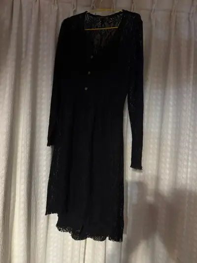 Vestido negro de encaje manga larga con forro - miniatura 1