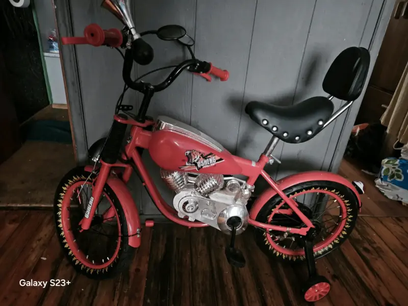 Bicicleta infantil roja sin detalles nueva - 2