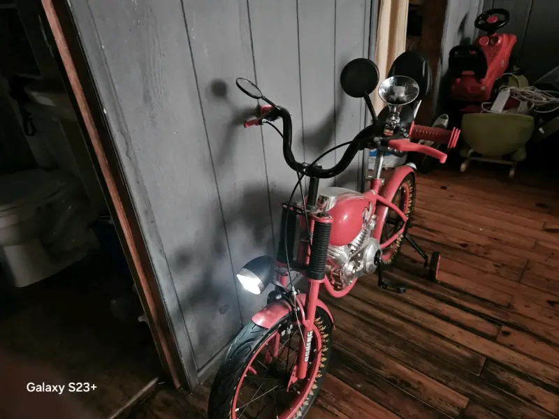 Bicicleta infantil roja sin detalles nueva - 3