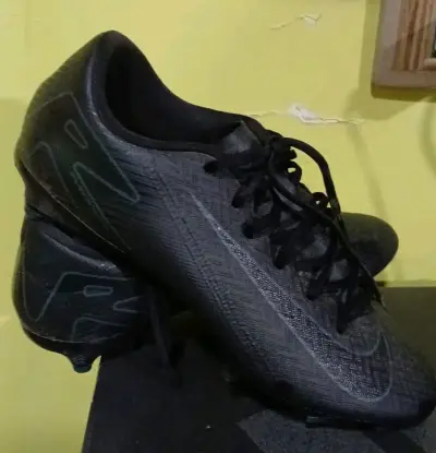 Botines de fútbol negros - miniatura 1