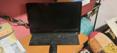Computador de escritorio Dell - miniatura 1