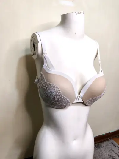 Sostén beige con encaje - miniatura 2