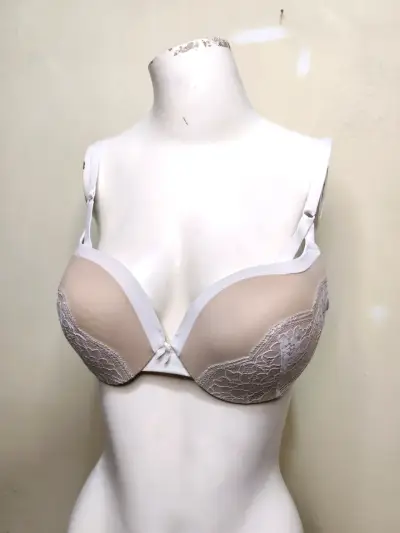 Sostén beige con encaje - miniatura 3