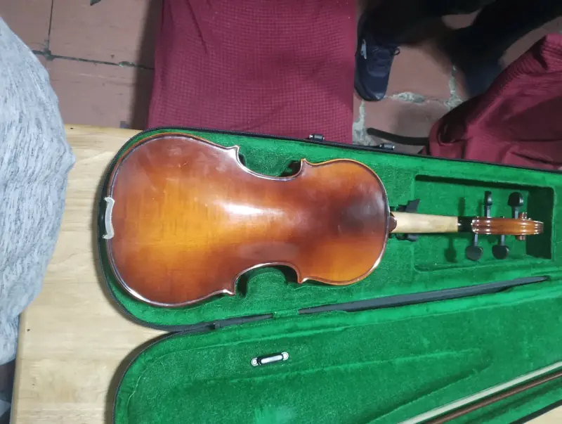 Violín con estuche y arco +recina - 2