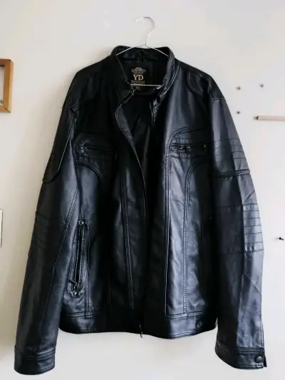 Chaqueta negra de cuero sintético - miniatura 1