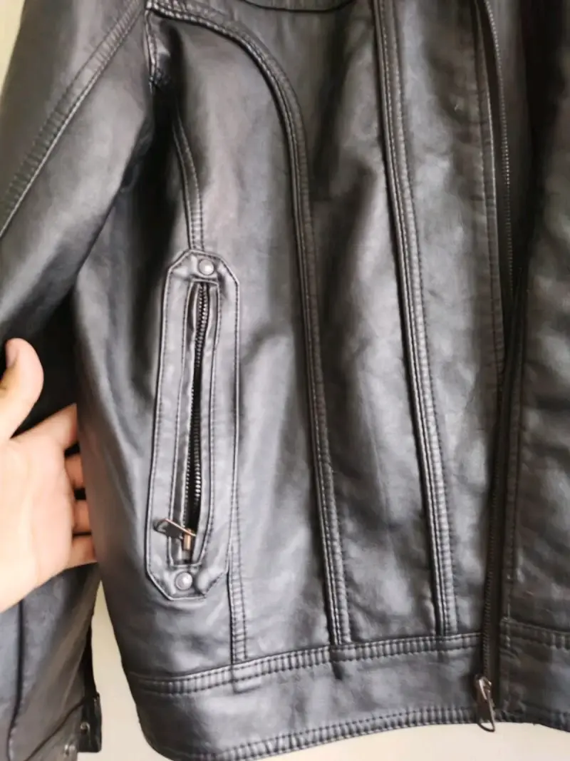 Chaqueta negra de cuero sintético - 2