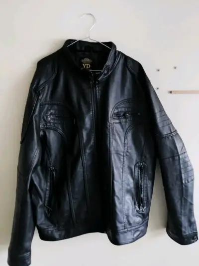 Chaqueta negra de cuero sintético - miniatura 3