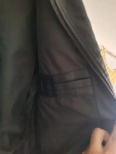 Chaqueta negra de cuero sintético - miniatura 6