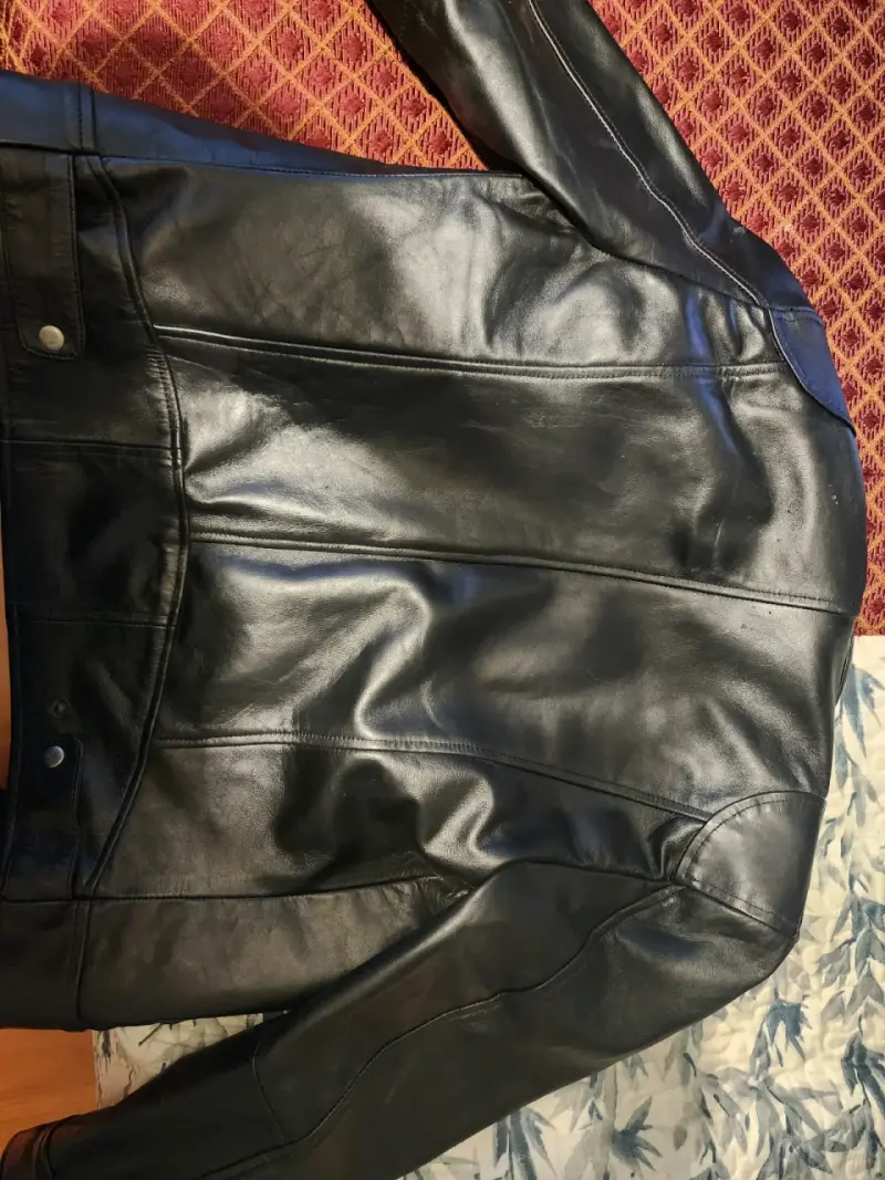Chaqueta de cuero negro - 1