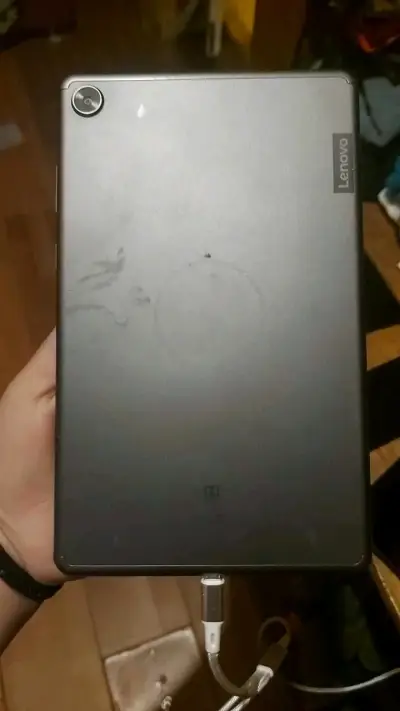Tablet lenovo solo tiene un pikete en la punta - miniatura 2