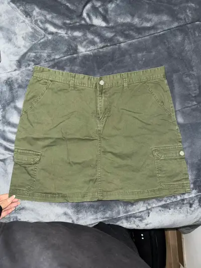 Falda cargo verde oliva - miniatura 1